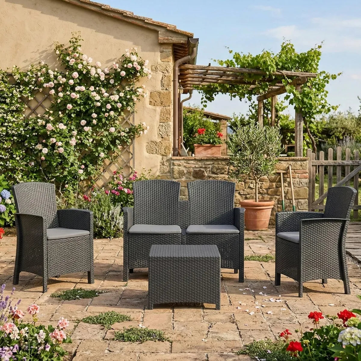 Set da Giardino Urano in Rattan Sintetico con Cuscini Antracite, Made in Italy