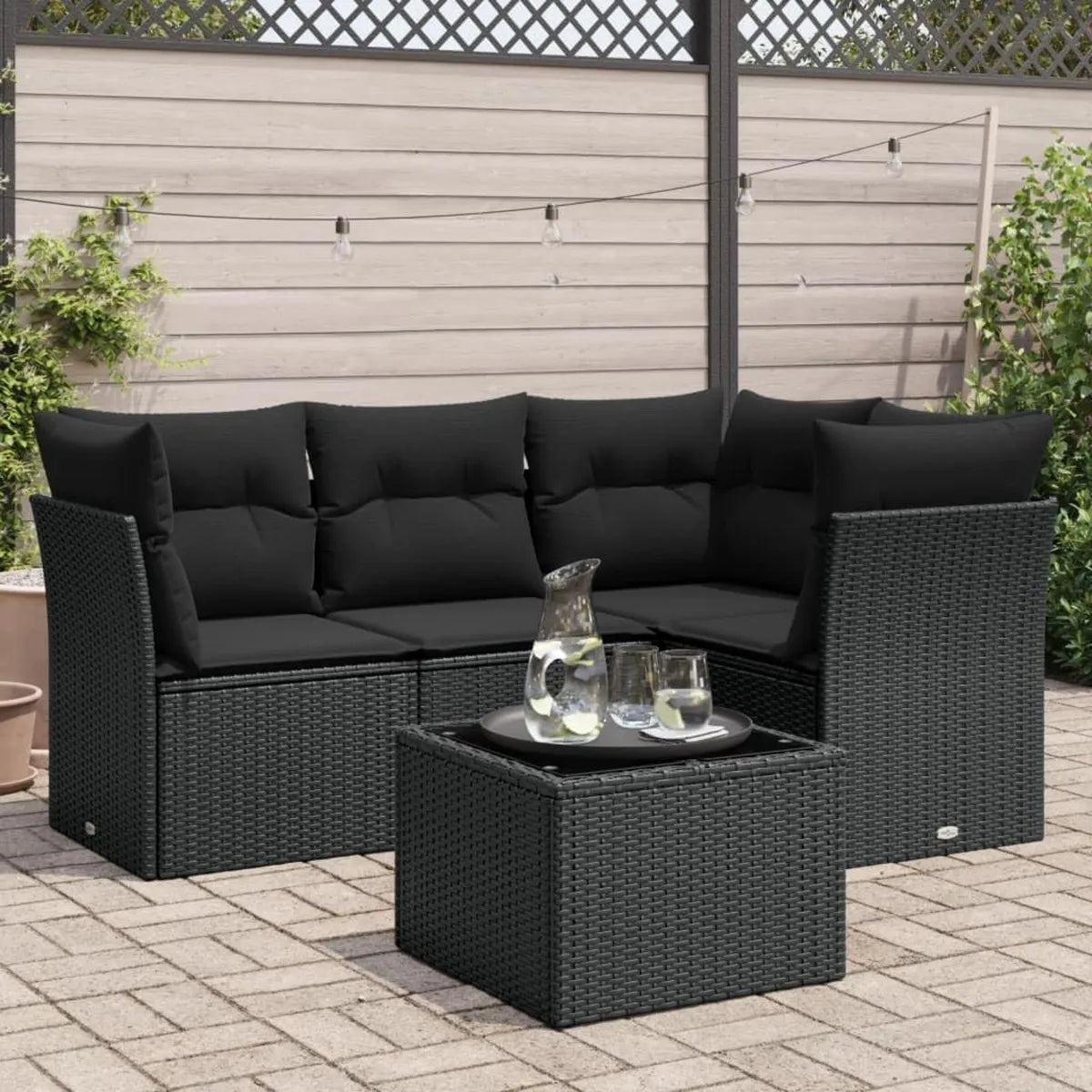 Set Divano da Giardino in Polyrattan Nero con Tavolino in Vetro, 4 Posti a L